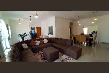 Casa à venda com 318m², 4 quartos e 8 vagas Casa à venda com 318m², 4 quartos e 8 vagasSala