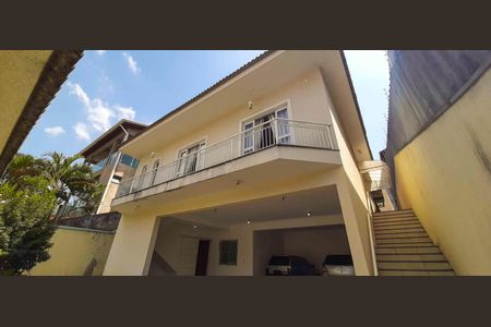Casa à venda com 318m², 4 quartos e 8 vagas Casa à venda com 318m², 4 quartos e 8 vagasGaragem