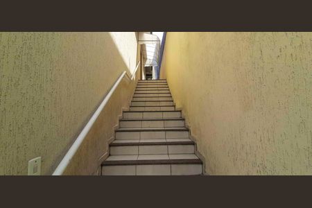 Casa à venda com 318m², 4 quartos e 8 vagas Casa à venda com 318m², 4 quartos e 8 vagasEscada