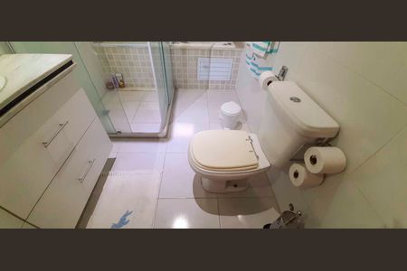 Casa à venda com 318m², 4 quartos e 8 vagas Casa à venda com 318m², 4 quartos e 8 vagasBanheiro da Suíte 1