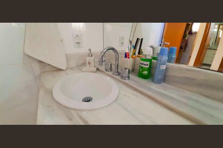 Casa à venda com 318m², 4 quartos e 8 vagas Casa à venda com 318m², 4 quartos e 8 vagasBanheiro da Suíte 1