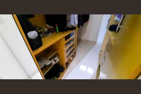 Casa à venda com 318m², 4 quartos e 8 vagas Casa à venda com 318m², 4 quartos e 8 vagasCloset da Suíte 1