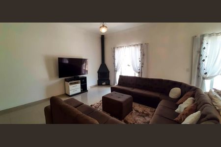 Casa à venda com 318m², 4 quartos e 8 vagas Casa à venda com 318m², 4 quartos e 8 vagasSala