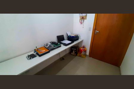 Casa à venda com 318m², 4 quartos e 8 vagas Casa à venda com 318m², 4 quartos e 8 vagasEscritório