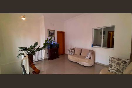 Casa à venda com 318m², 4 quartos e 8 vagas Casa à venda com 318m², 4 quartos e 8 vagasSala de Estar