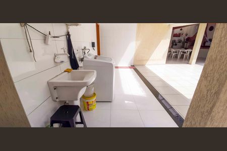 Casa à venda com 318m², 4 quartos e 8 vagas Casa à venda com 318m², 4 quartos e 8 vagasÁrea de Serviço