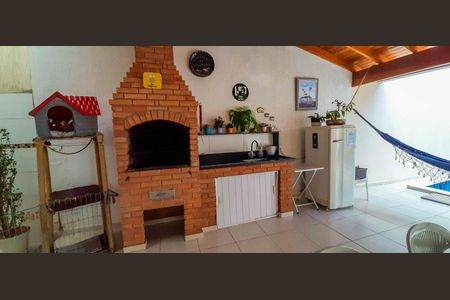 Casa à venda com 318m², 4 quartos e 8 vagas Casa à venda com 318m², 4 quartos e 8 vagasEspaço Gourmet