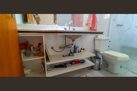 Casa à venda com 318m², 4 quartos e 8 vagas Casa à venda com 318m², 4 quartos e 8 vagasBanheiro da Suíte 3