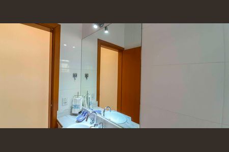 Casa à venda com 318m², 4 quartos e 8 vagas Casa à venda com 318m², 4 quartos e 8 vagasBanheiro da Suíte 2