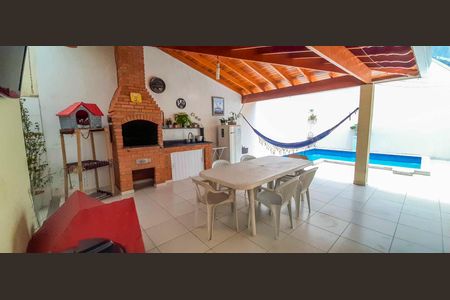 Casa à venda com 318m², 4 quartos e 8 vagas Casa à venda com 318m², 4 quartos e 8 vagasEspaço Gourmet