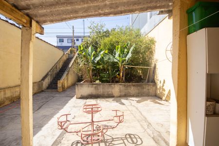 Casa à venda com 130m², 4 quartos e sem vaga Casa à venda com 130m², 4 quartos e sem vagaQuintal