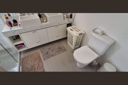 Apartamento para alugar com 240m², 4 quartos e 4 vagasBanheiro da Suíte 1