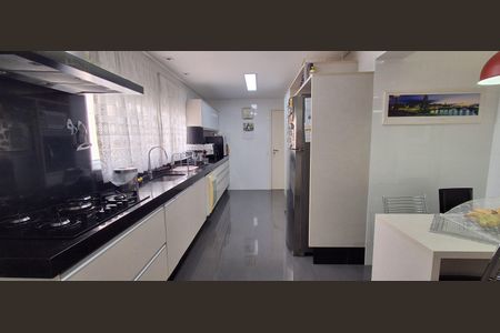 Apartamento para alugar com 240m², 4 quartos e 4 vagasCozinha