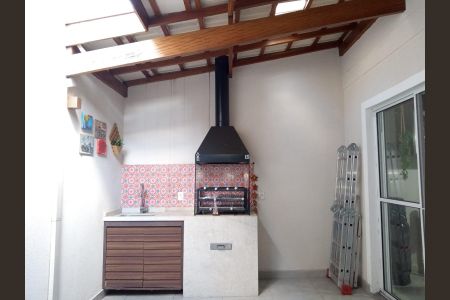 Casa de condomínio à venda com 80m², 3 quartos e 2 vagasChurrasqueira 