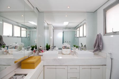 Apartamento à venda com 126m², 3 quartos e 1 vaga Apartamento à venda com 126m², 3 quartos e 1 vagaBanheiro da Suíte