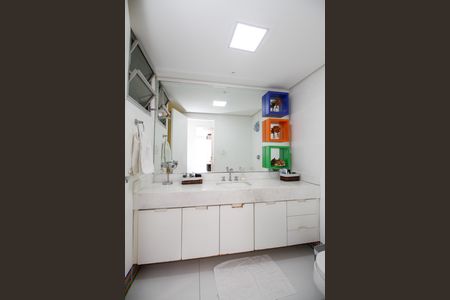 Apartamento à venda com 126m², 3 quartos e 1 vaga Apartamento à venda com 126m², 3 quartos e 1 vagaBanheiro Social