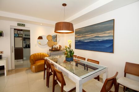 Apartamento à venda com 126m², 3 quartos e 1 vaga Apartamento à venda com 126m², 3 quartos e 1 vagaSala