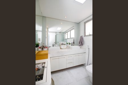 Apartamento à venda com 126m², 3 quartos e 1 vaga Apartamento à venda com 126m², 3 quartos e 1 vagaBanheiro da Suíte