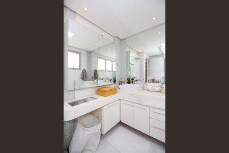 Apartamento à venda com 126m², 3 quartos e 1 vaga Apartamento à venda com 126m², 3 quartos e 1 vagaBanheiro da Suíte