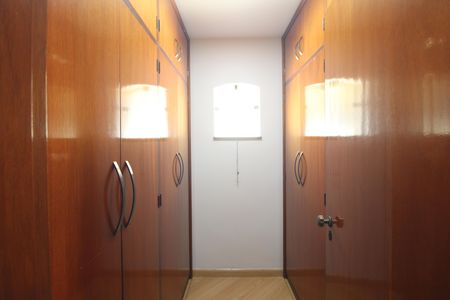 Casa à venda com 327m², 4 quartos e 4 vagasCloset da suíte 1