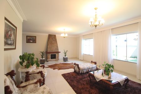 Casa à venda com 327m², 4 quartos e 4 vagasSala 1