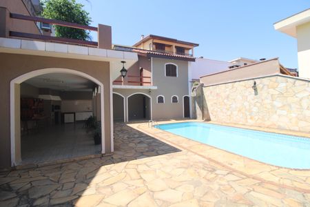 Casa à venda com 327m², 4 quartos e 4 vagasÁrea comum