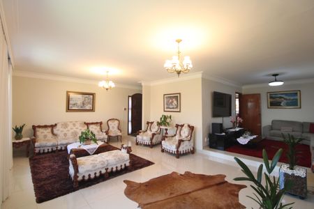 Casa à venda com 327m², 4 quartos e 4 vagasSala 1