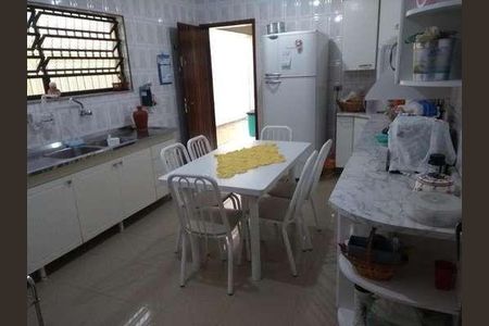 Casa à venda com 200m², 4 quartos e 2 vagas