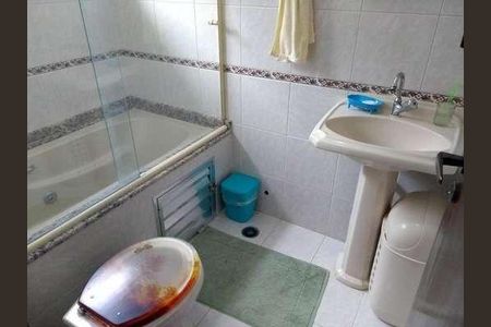 Casa à venda com 4 quartos, 200m² em Bosque da Saúde, São Paulo