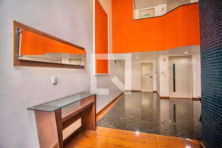 Apartamento à venda com 80m², 2 quartos e 3 vagas Apartamento à venda com 80m², 2 quartos e 3 vagasHall social