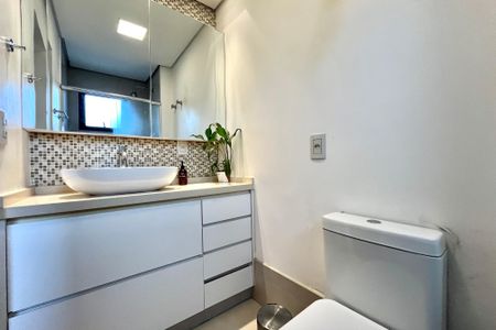 Apartamento à venda com 80m², 2 quartos e 3 vagas Apartamento à venda com 80m², 2 quartos e 3 vagasBanheiro da Suíte