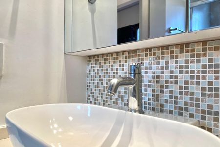 Apartamento à venda com 80m², 2 quartos e 3 vagas Apartamento à venda com 80m², 2 quartos e 3 vagasBanheiro da Suíte