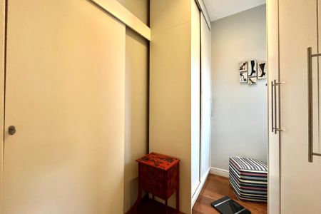 Apartamento à venda com 80m², 2 quartos e 3 vagas Apartamento à venda com 80m², 2 quartos e 3 vagasCloset da suíte