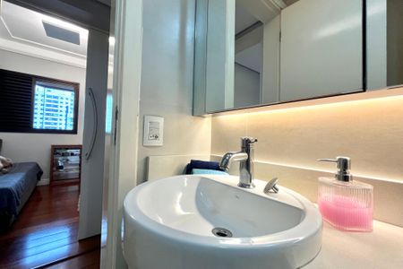 Apartamento à venda com 80m², 2 quartos e 3 vagas Apartamento à venda com 80m², 2 quartos e 3 vagasBanheiro