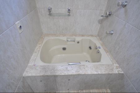 Casa para alugar com 370m², 4 quartos e 6 vagasBanheiro Social 2