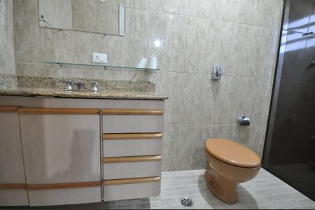 Casa para alugar com 370m², 4 quartos e 6 vagasBanheiro da Suíte 3