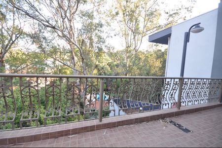 Casa para alugar com 370m², 4 quartos e 6 vagasSacada do Quarto 2