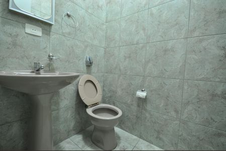 Casa para alugar com 370m², 4 quartos e 6 vagasBanheiro de Serviço 2