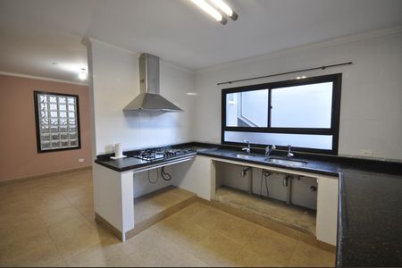 Casa para alugar com 370m², 4 quartos e 6 vagasCozinha