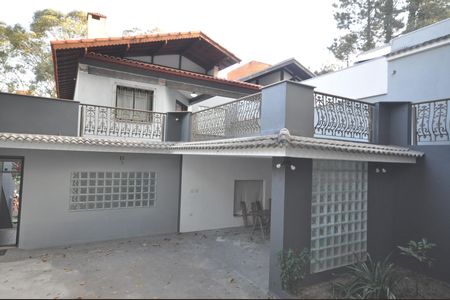 Casa para alugar com 370m², 4 quartos e 6 vagasFachada