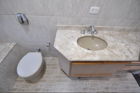 Casa para alugar com 370m², 4 quartos e 6 vagasBanheiro Social 2