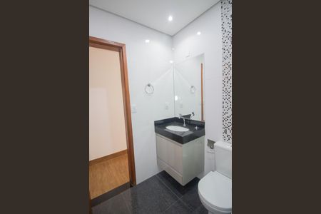 Casa para alugar com 245m², 4 quartos e 8 vagasBanheiro Social