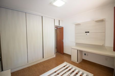 Casa para alugar com 245m², 4 quartos e 8 vagasQuarto 2