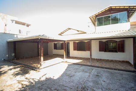 Casa para alugar com 245m², 4 quartos e 8 vagasGaragem