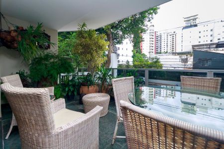 Apartamento à venda com 331m², 4 quartos e sem vaga Apartamento à venda com 331m², 4 quartos e sem vagaSala - Varanda