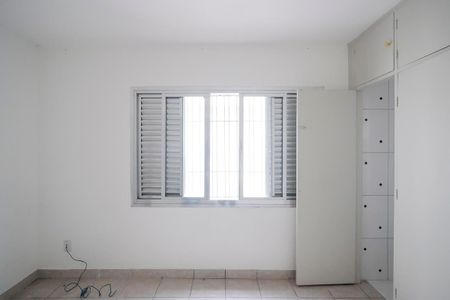 Casa à venda com 220m², 3 quartos e 2 vagasSuíte