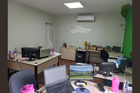 Casa à venda com 300m², 4 quartos e sem vaga