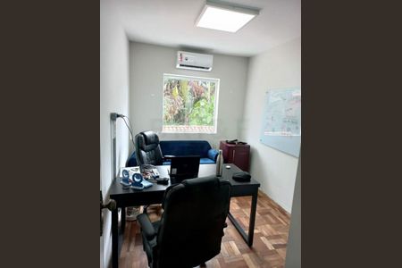 Casa à venda com 300m², 4 quartos e sem vaga