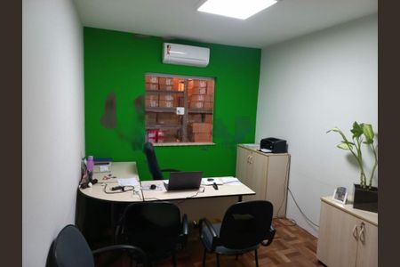 Casa à venda com 300m², 4 quartos e sem vaga