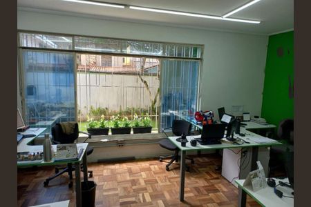 Casa à venda com 300m², 4 quartos e sem vaga